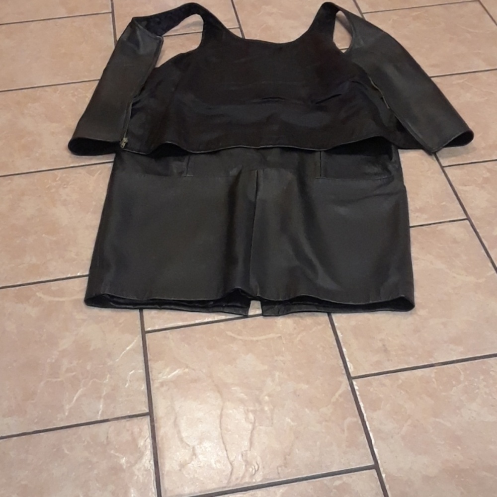 Black ladies 100% leather jacket,vest, skirt. - Picture 5 of 8